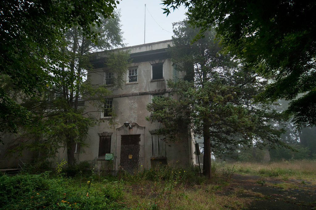 mcneal-mansion-an-abandoned-residence-in-burlington-nj